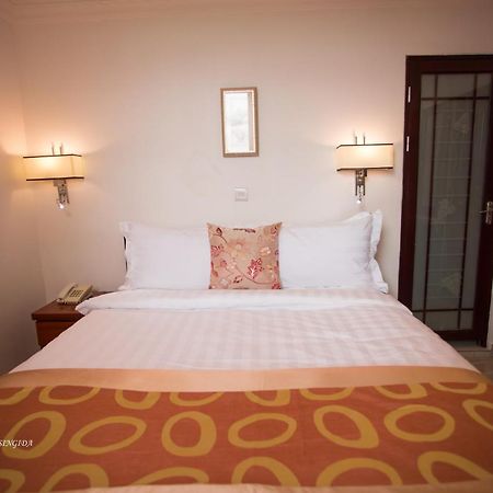 Regency Resort Singida Luaran gambar