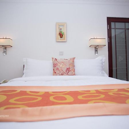 Regency Resort Singida Luaran gambar