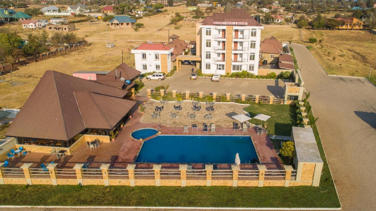 Regency Resort Singida Luaran gambar